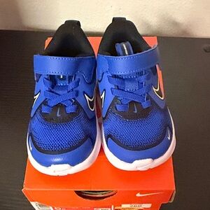 Nike Cosmic Runner‎ Kids Royal Blue Sneakers NIB